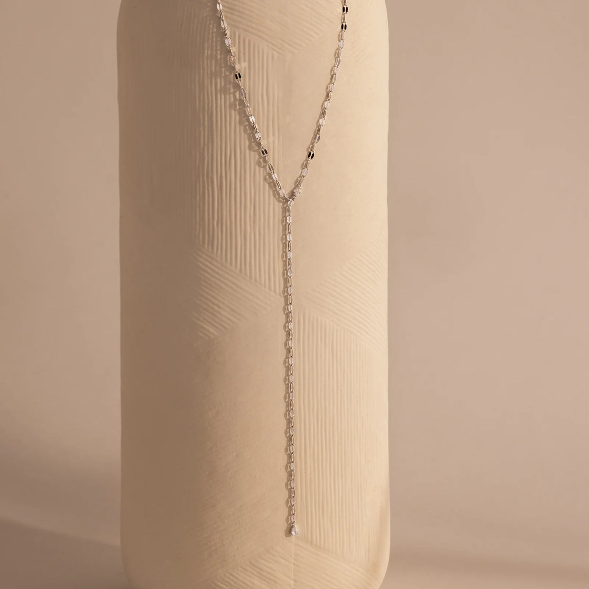 Colar tipo laço Lariat
