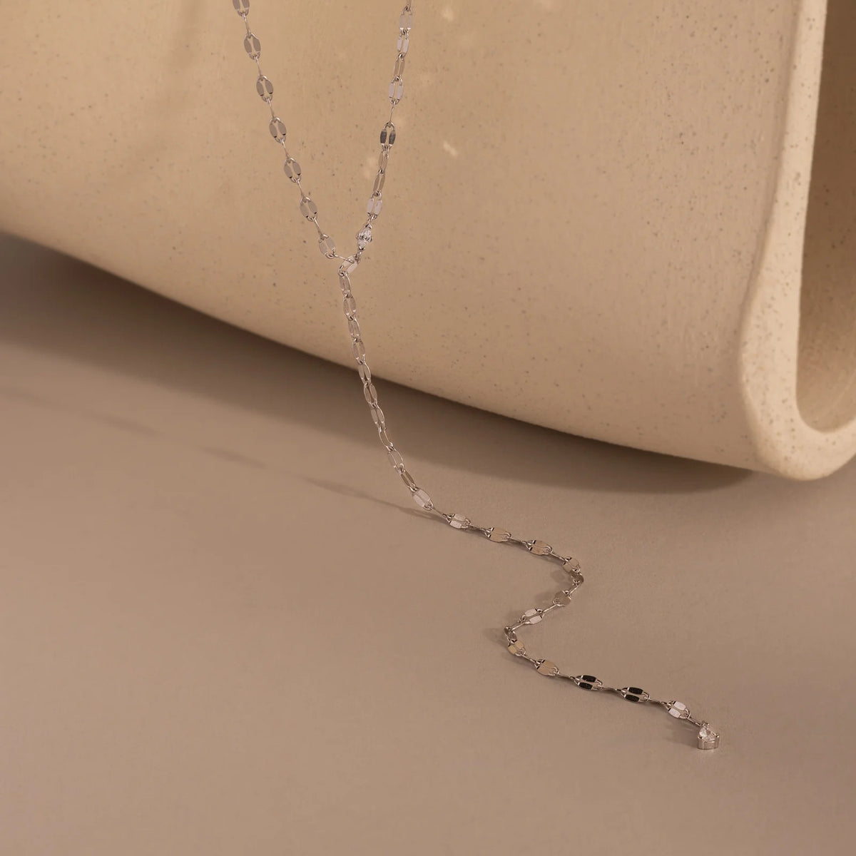 Colar tipo laço Lariat