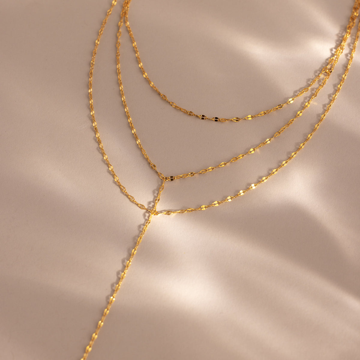Colar Lariat tipo laço em camadas brilhante