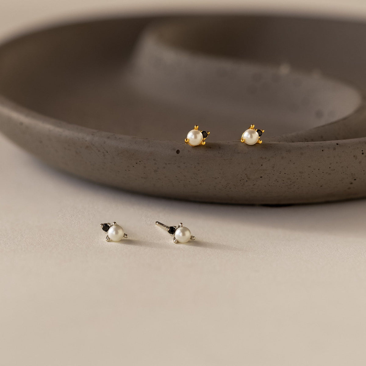 Brincos Pearl ônix