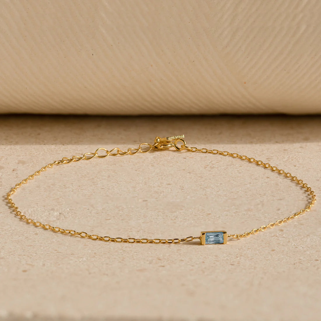 Pulseira de pedra de nascimento em baguete