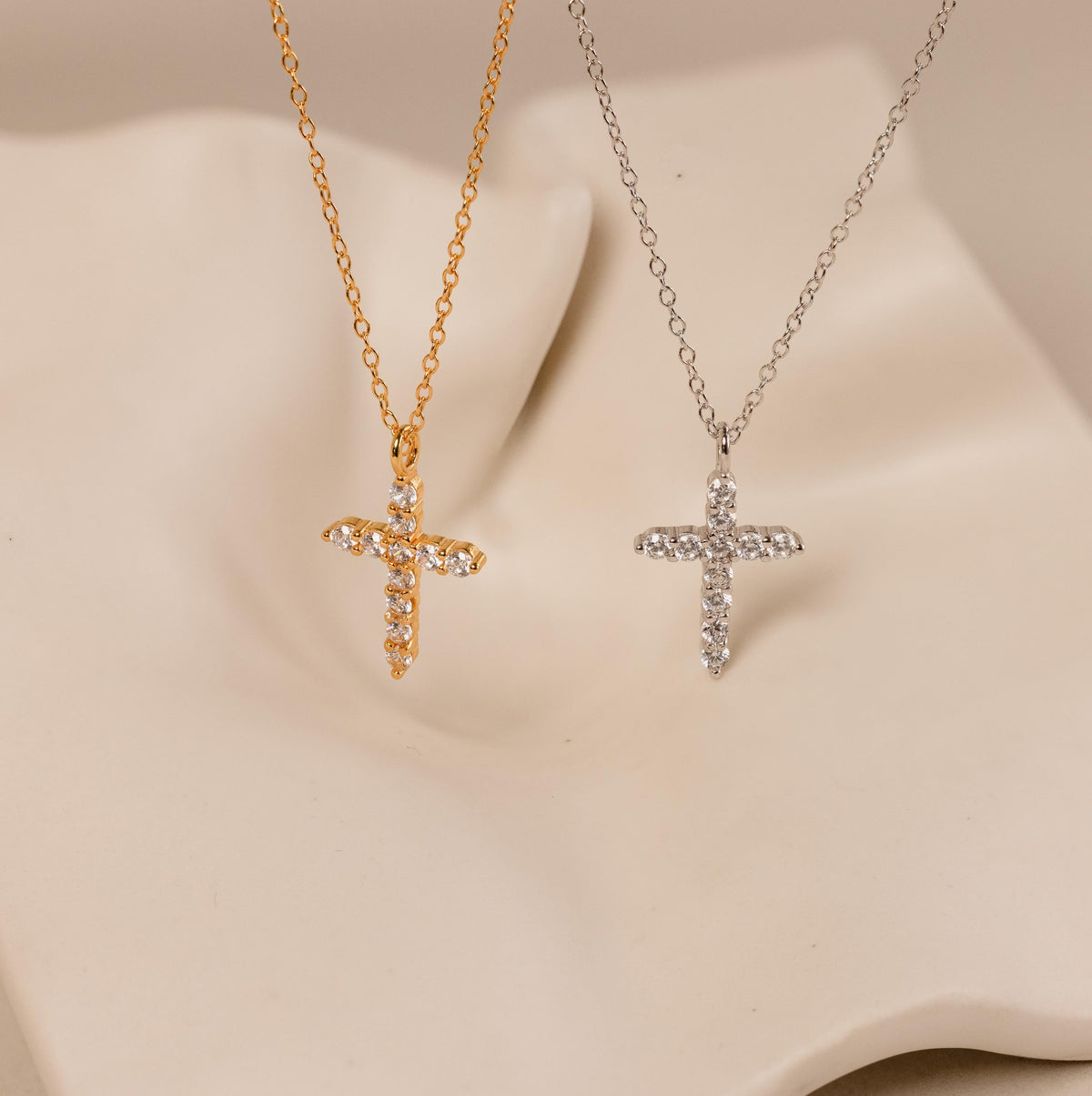 Colar Cruzado Pave