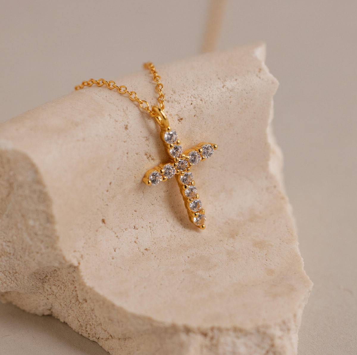 Colar Cruzado Pave