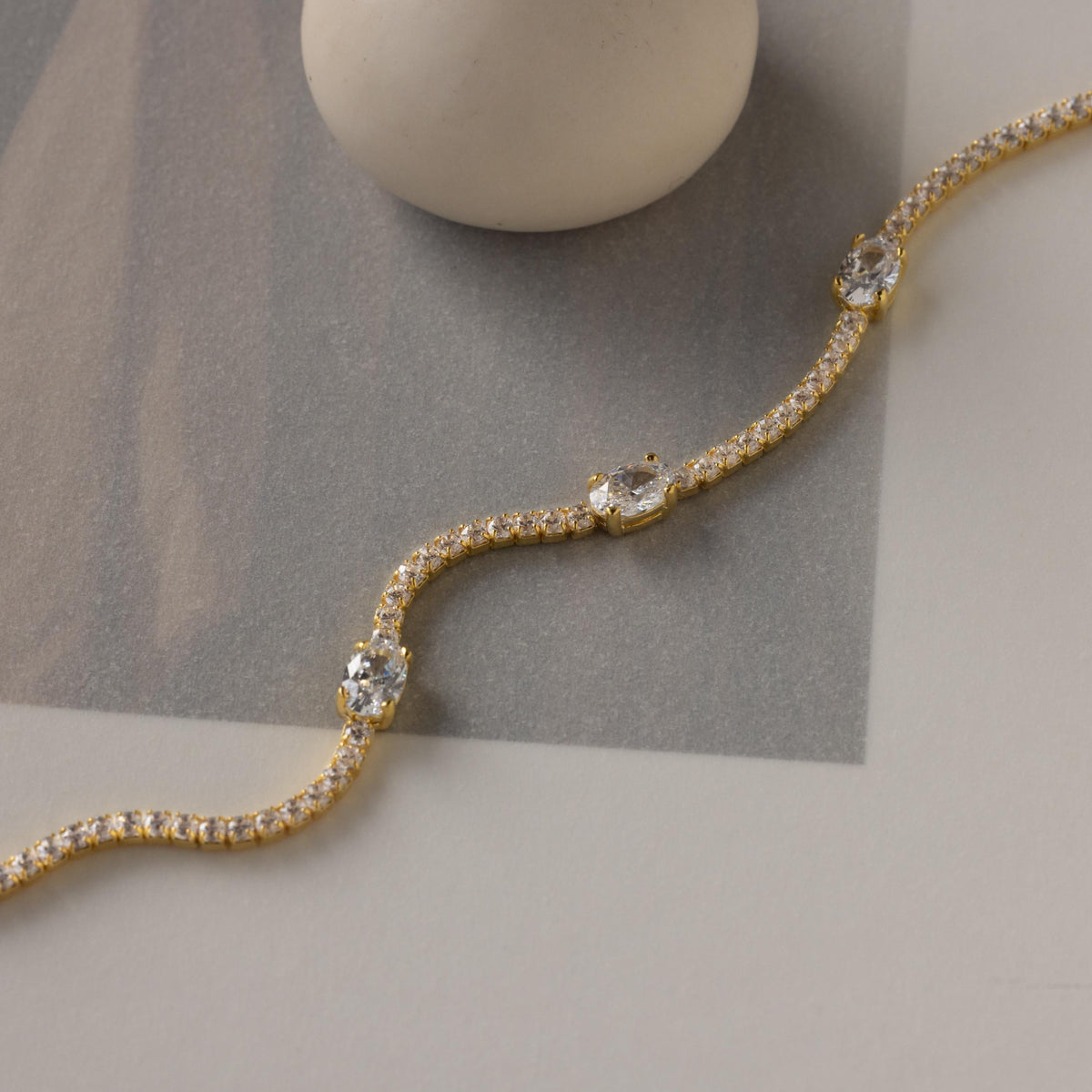 Pulseira com diamante e pedra de nascimento