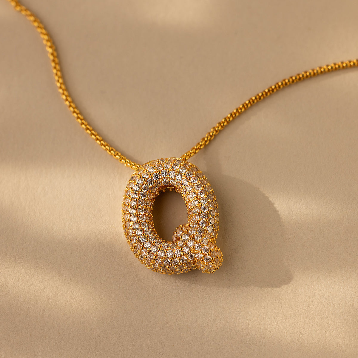 Colar de letras Pave Puff