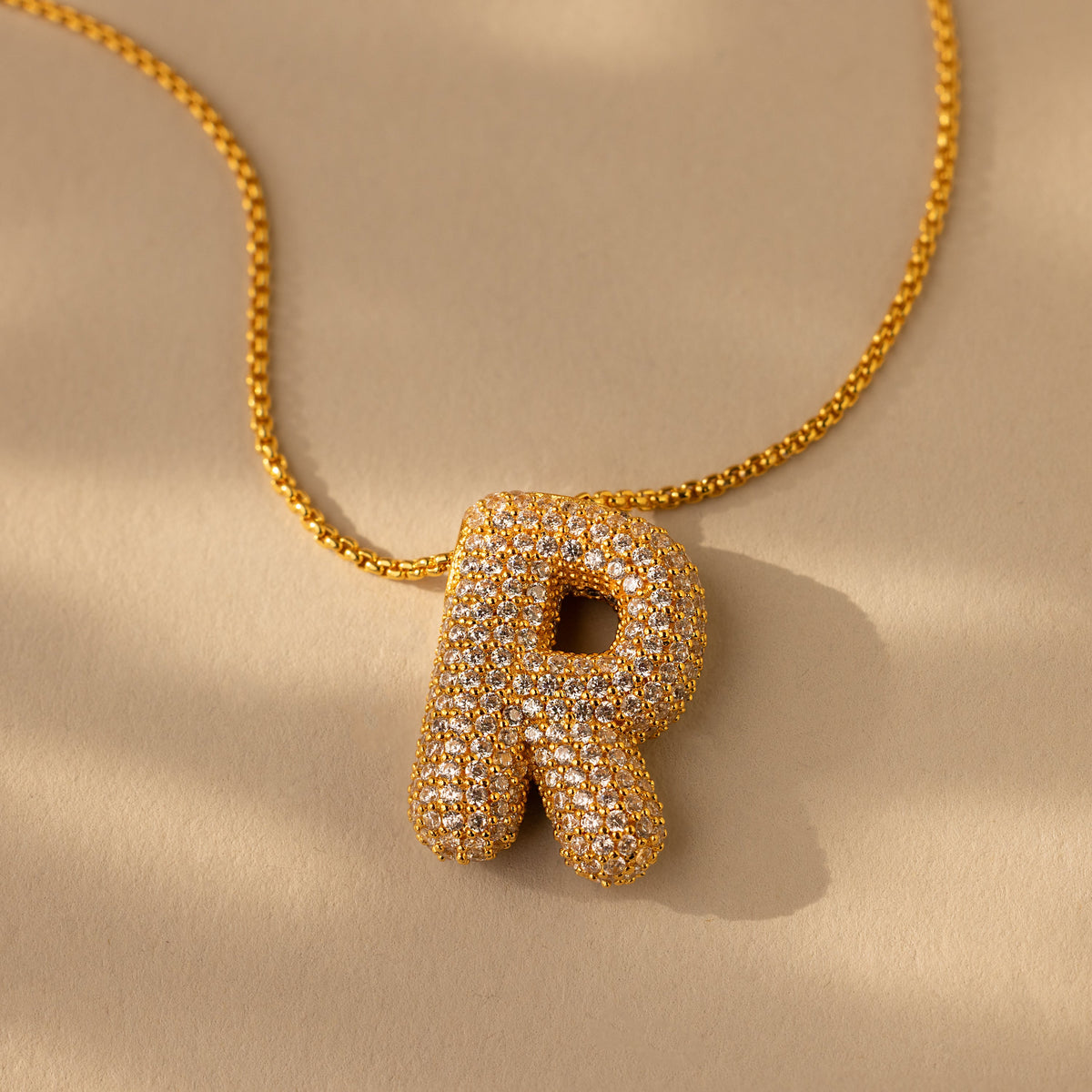 Colar de letras Pave Puff