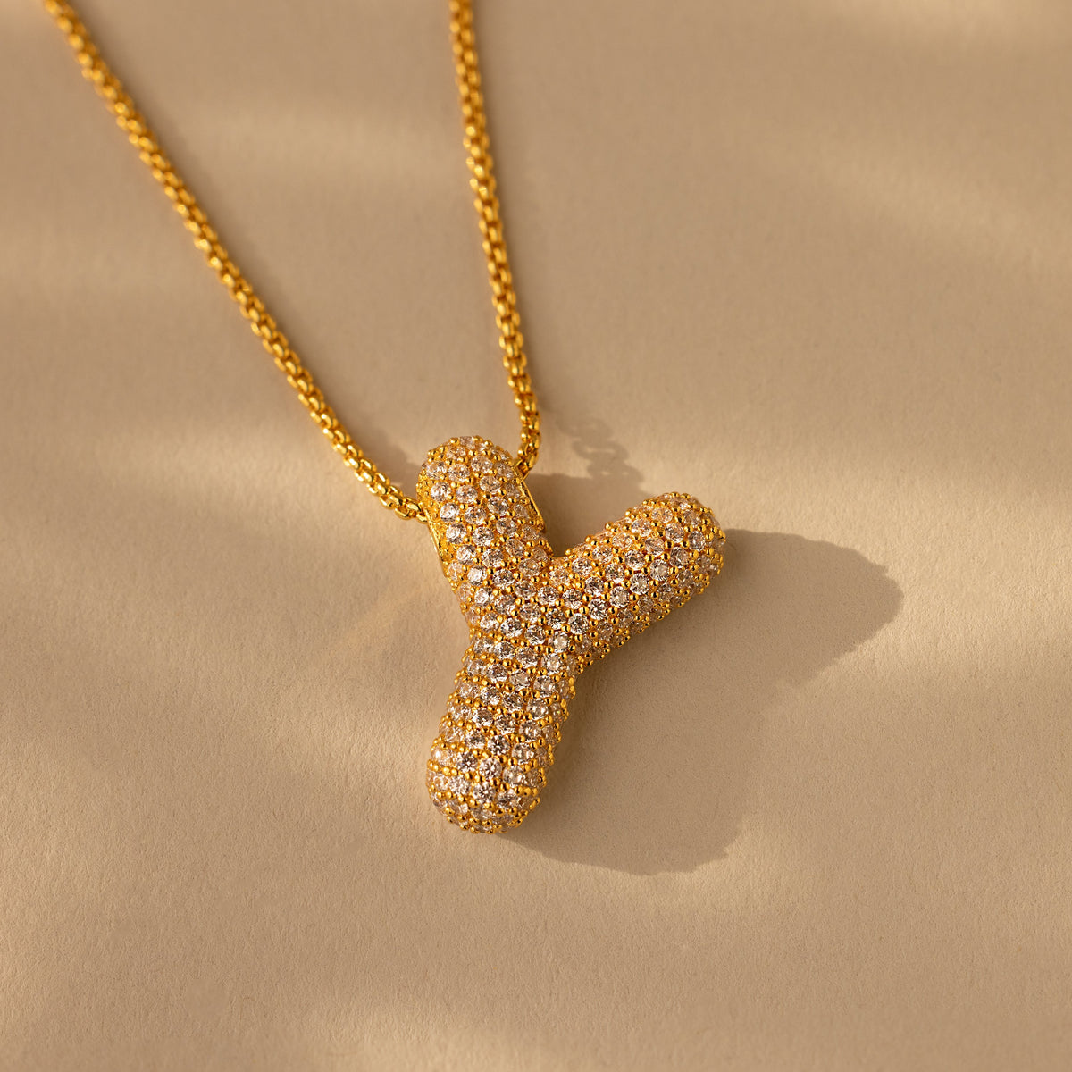 Colar de letras Pave Puff