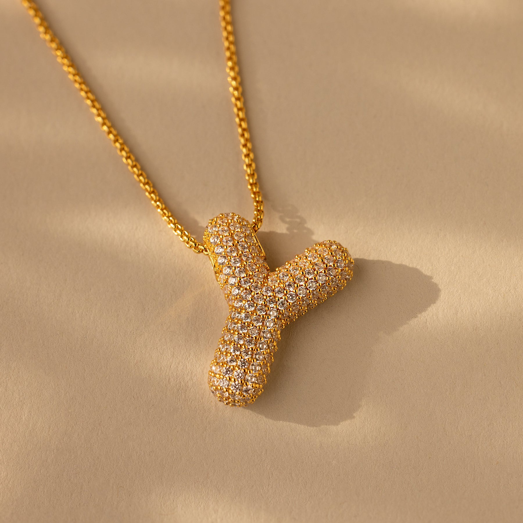 Colar de letras Pave Puff