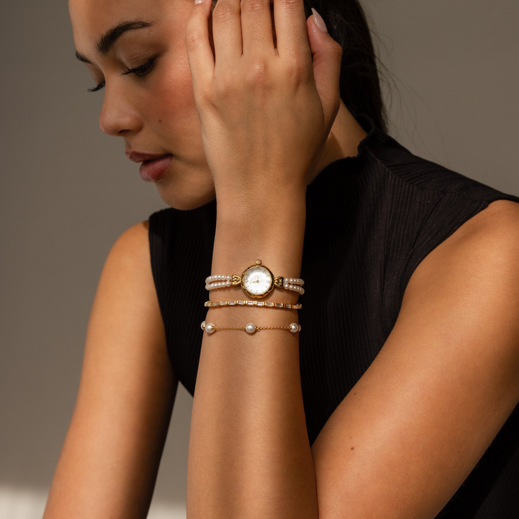 Relógio com contas de pérolas em ouro 18K