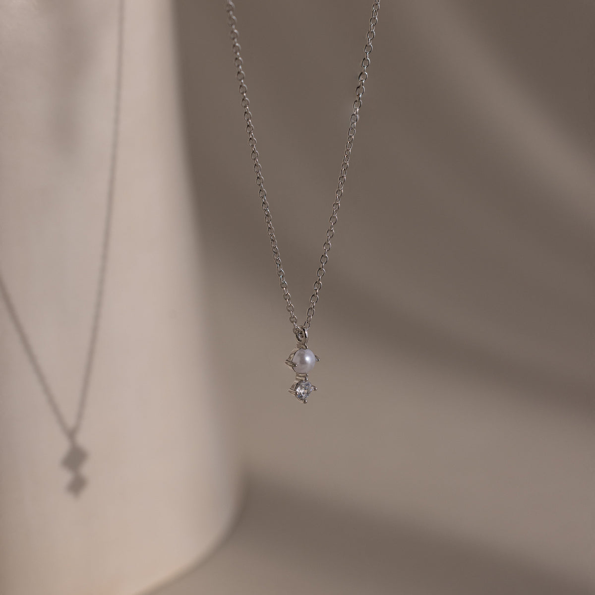 Colar de pérolas e diamantes Tiny Pearl