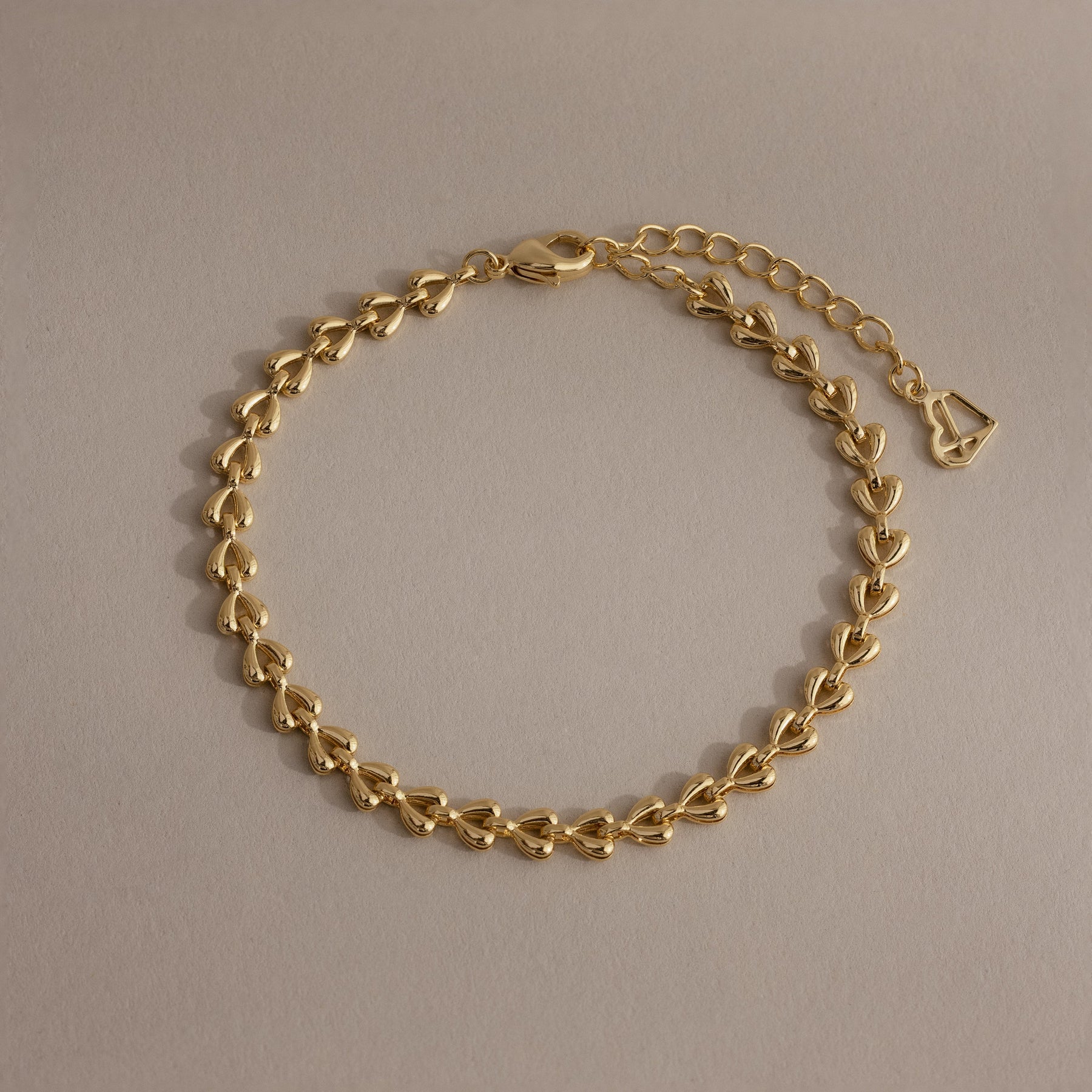 Pulseira de coração com elos minúsculos