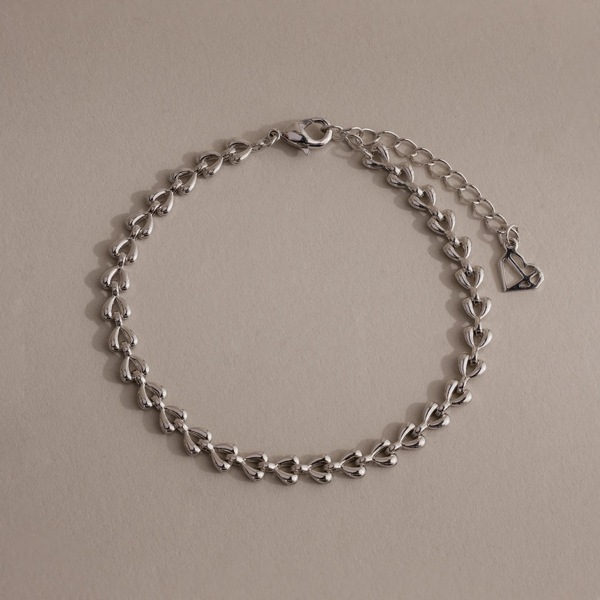 Pulseira de coração com elos minúsculos