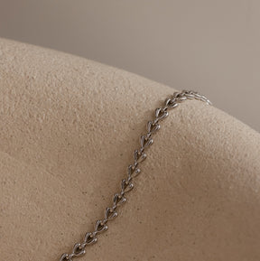 Pulseira de coração com elos minúsculos