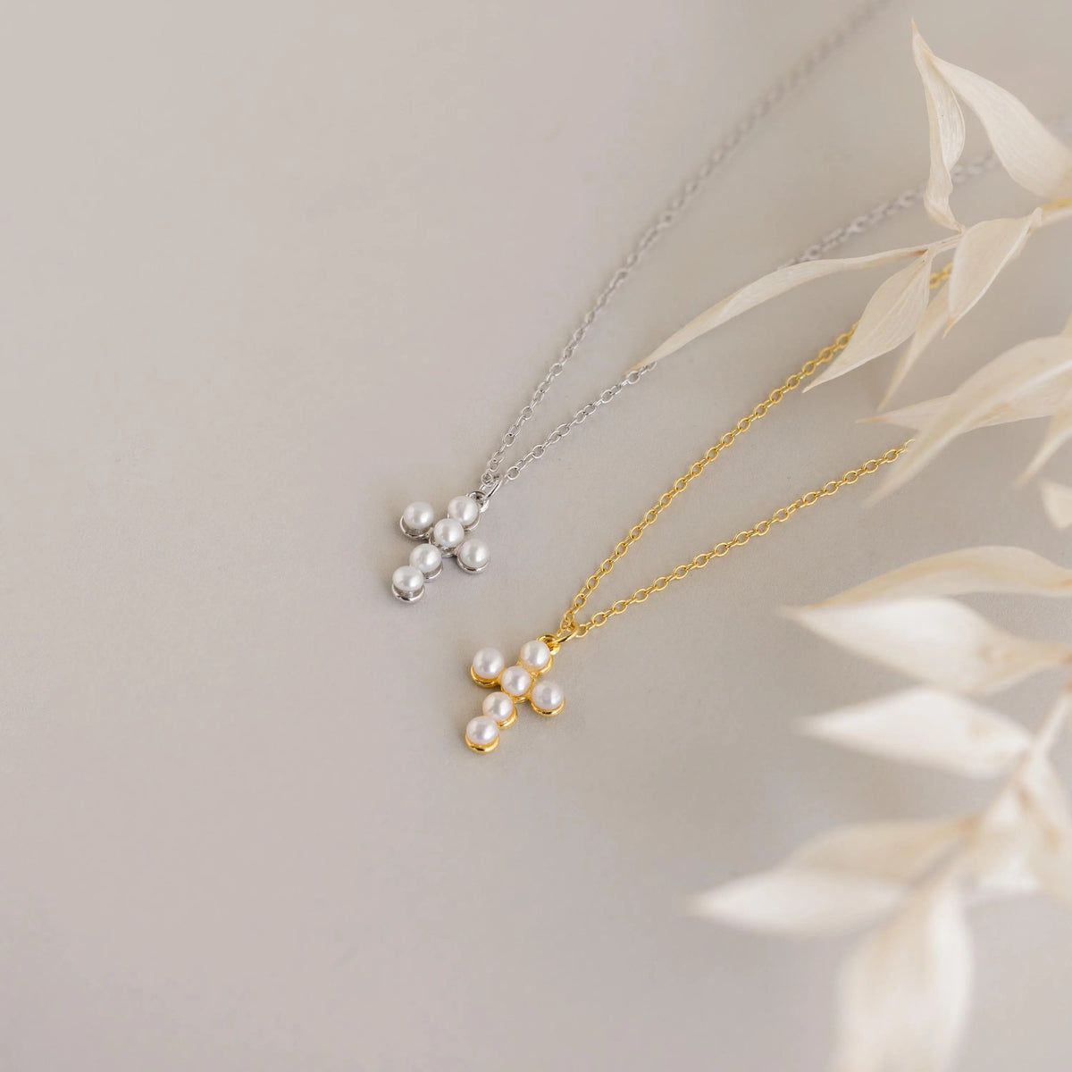 Colar de Cruz de Pérolas