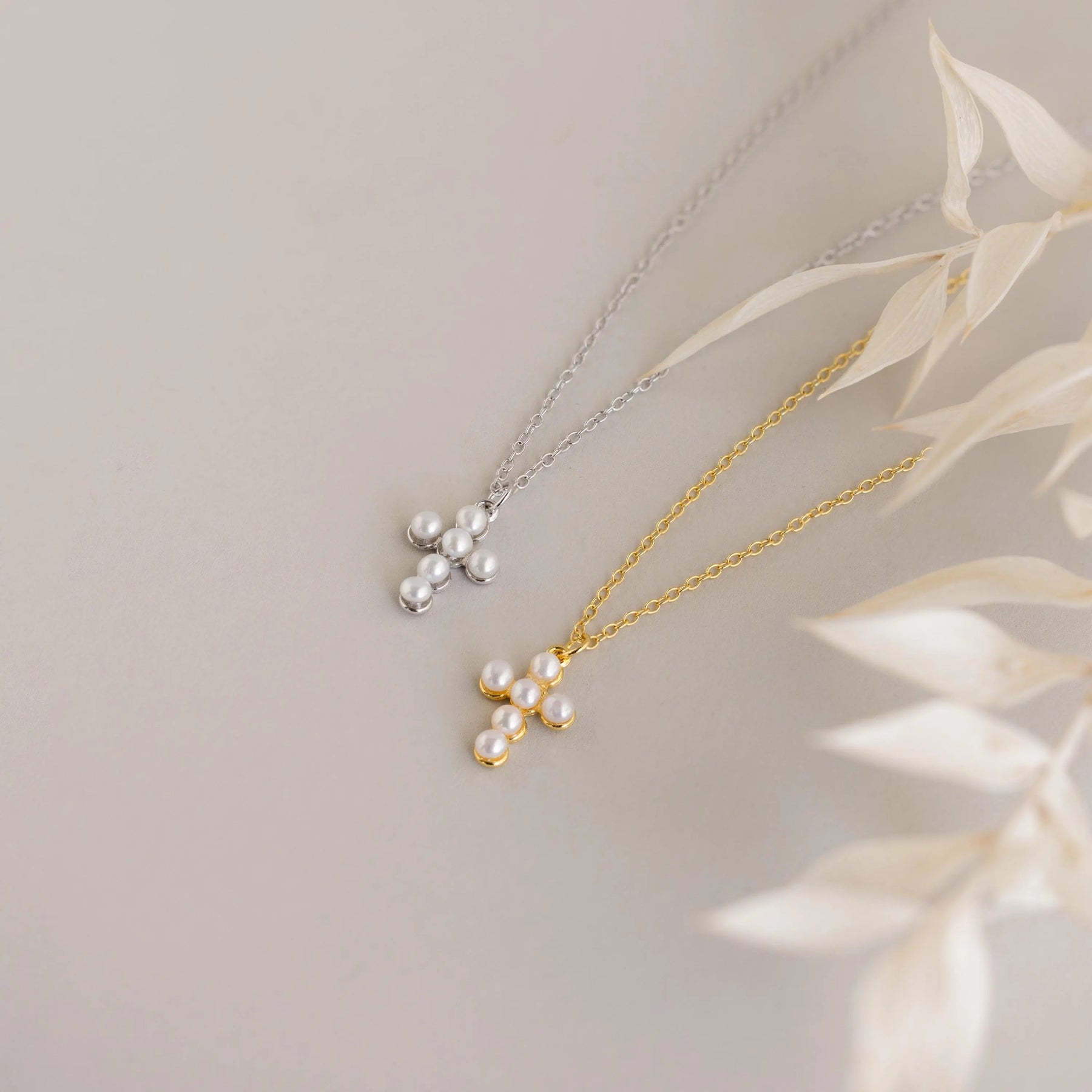 Colar de Cruz de Pérolas