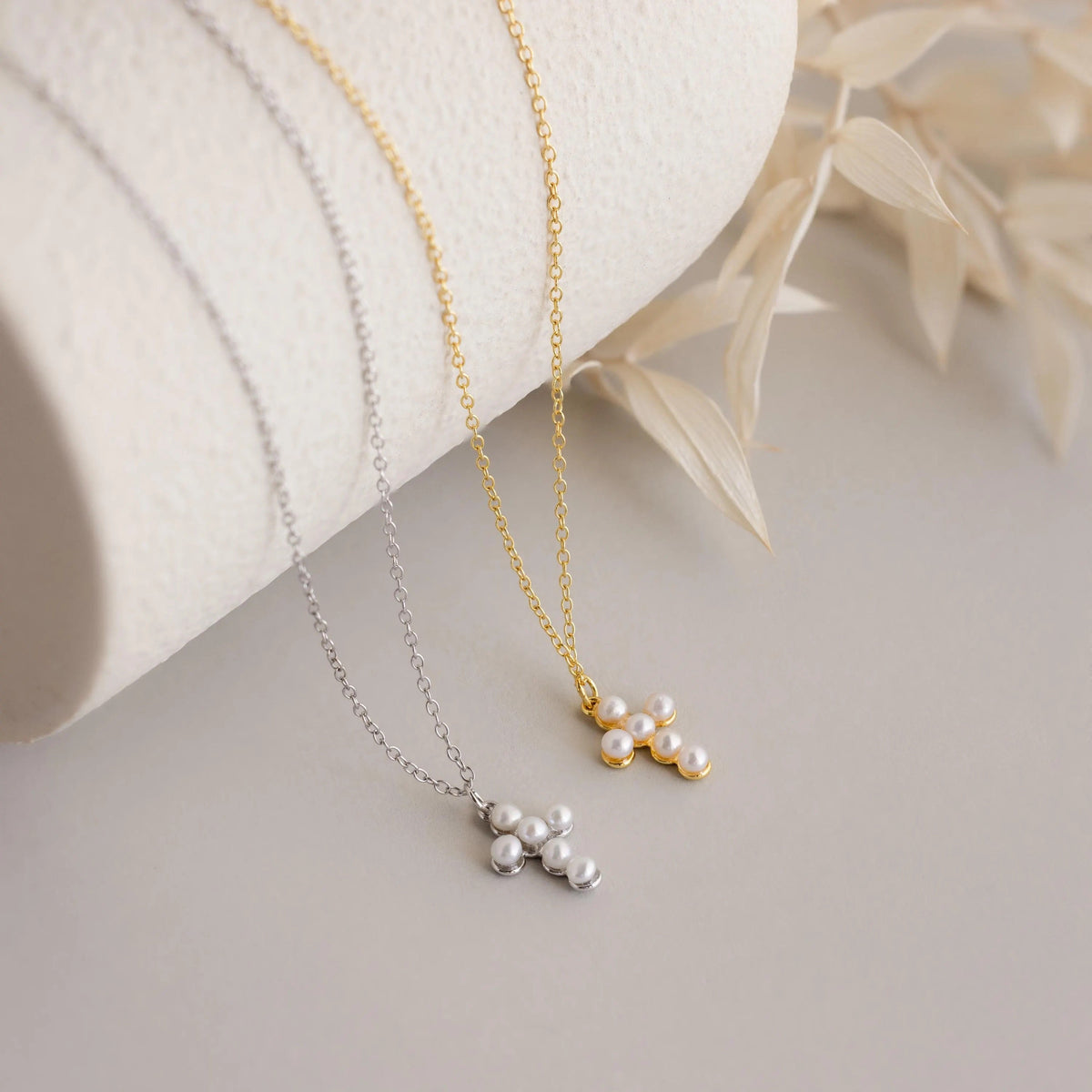 Colar de Cruz de Pérolas