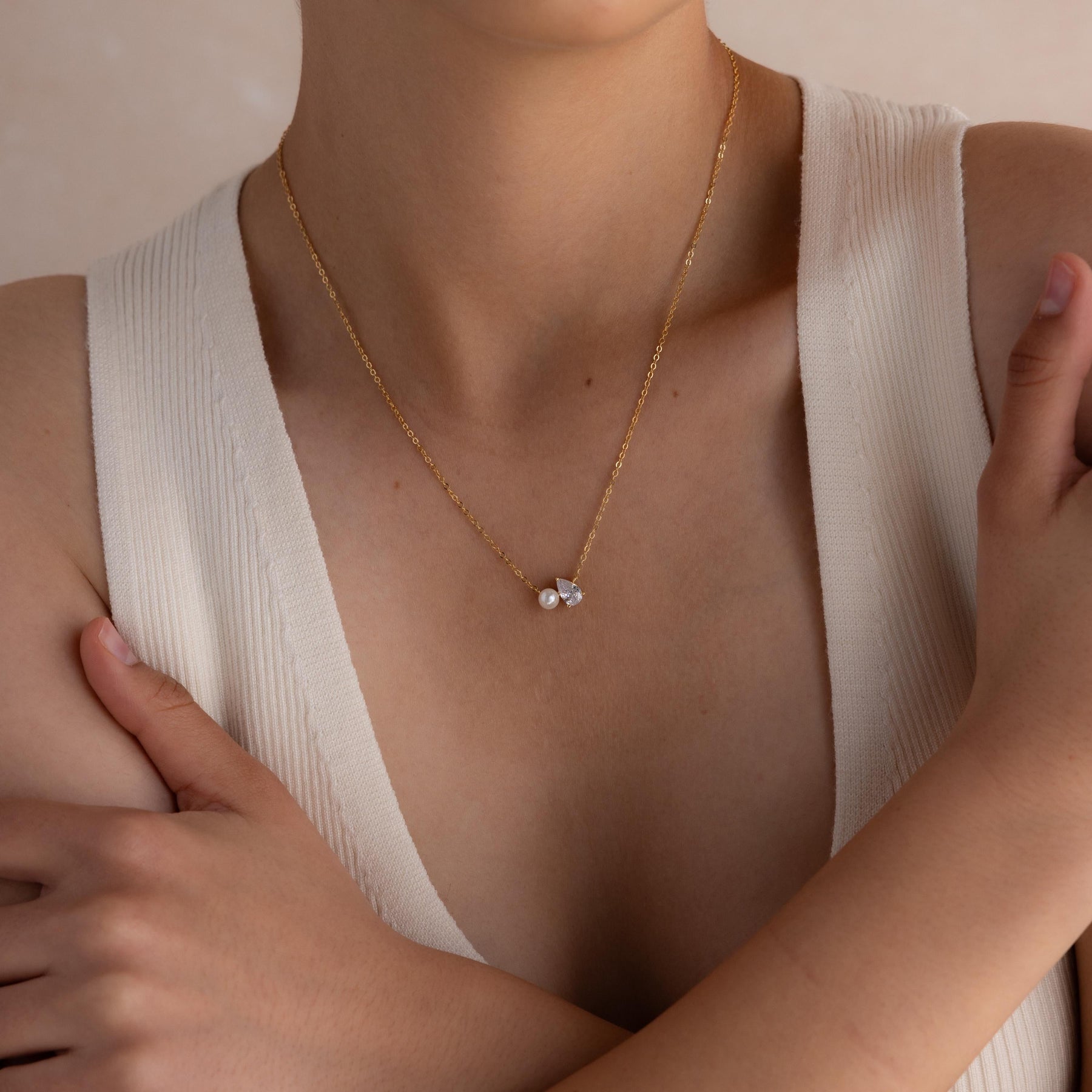 Colar de pérolas e diamantes
