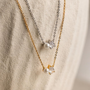 Colar de pérolas e diamantes