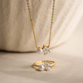 Colar de pérolas e diamantes