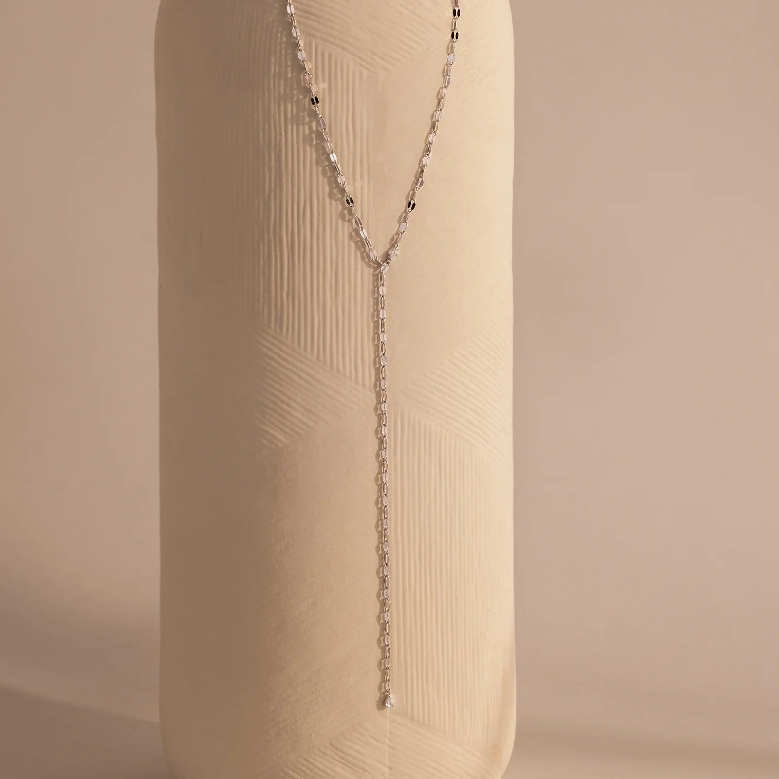 Colar tipo laço Lariat