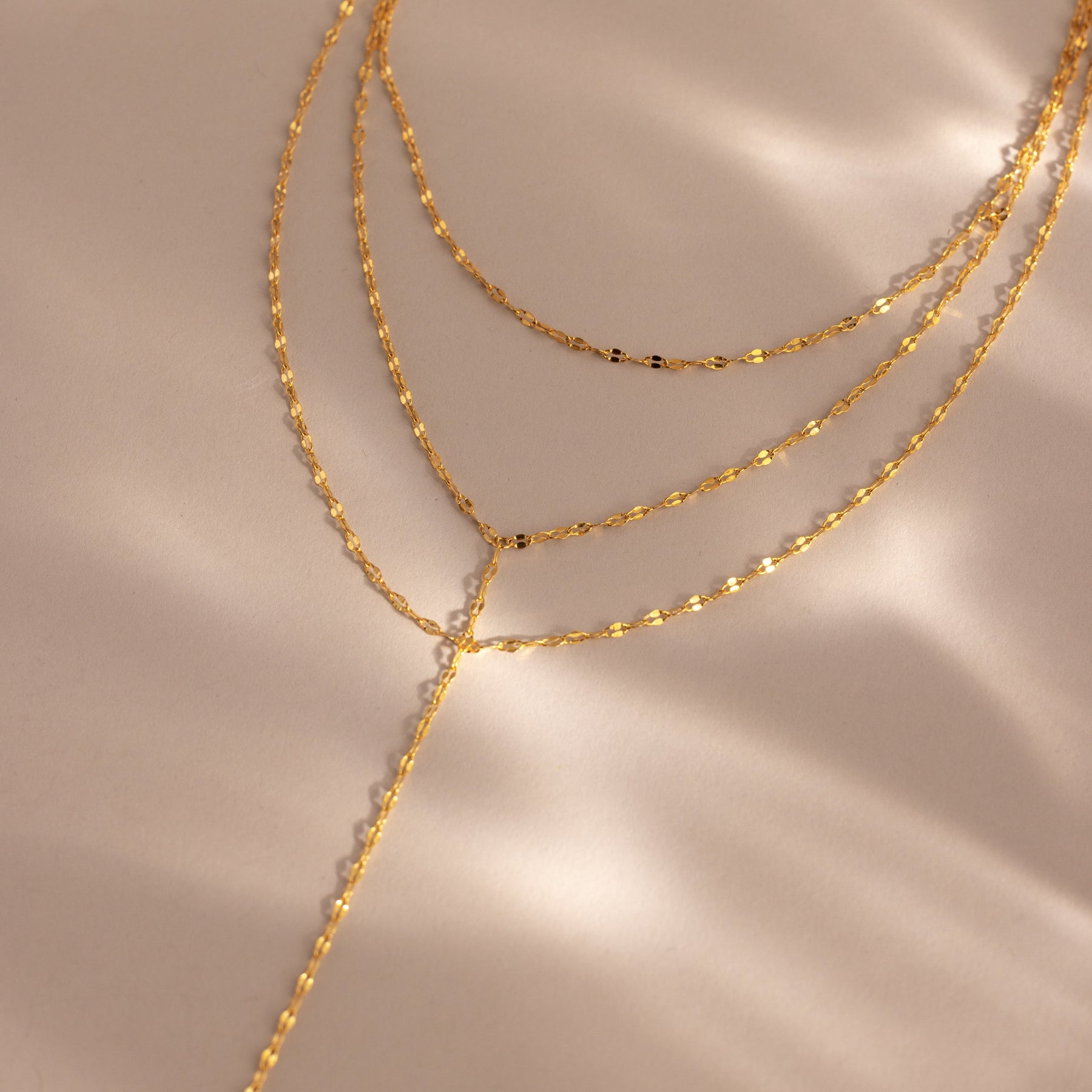 Colar Lariat tipo laço em camadas brilhante