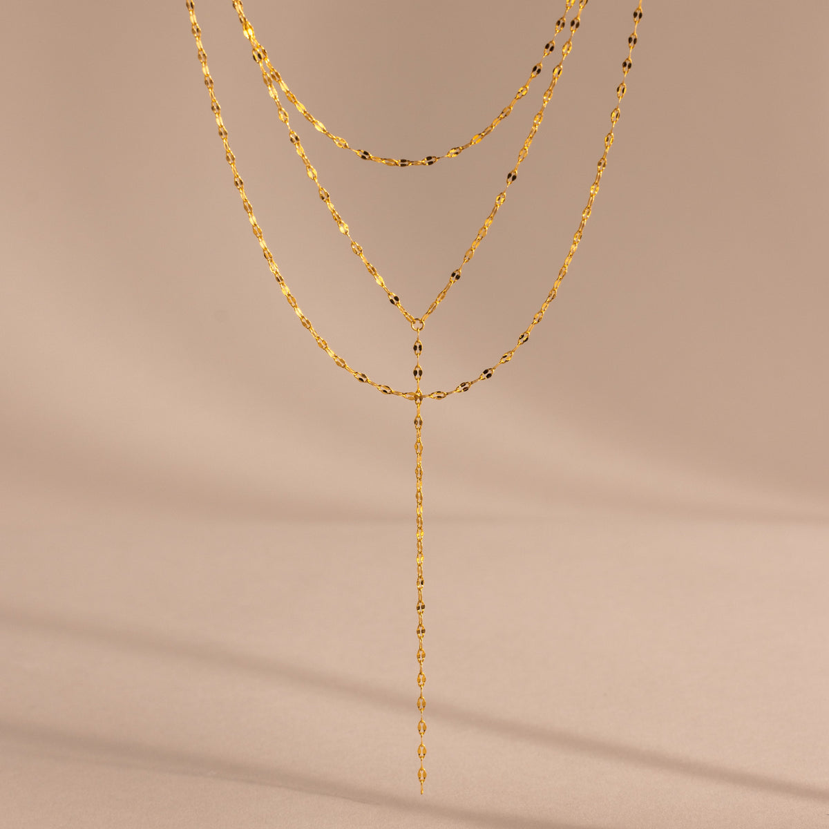 Colar Lariat tipo laço em camadas brilhante