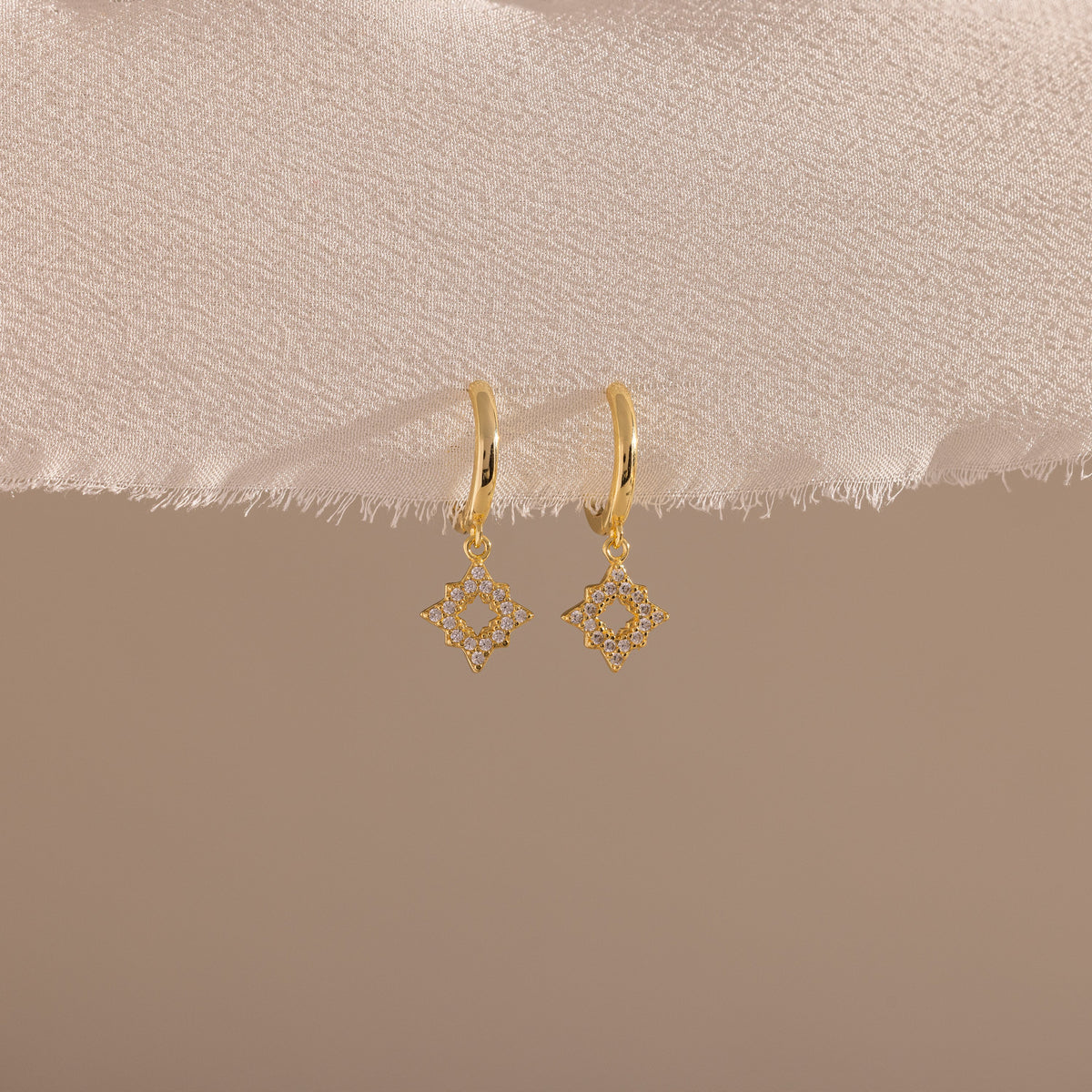 Brincos Star Hoops