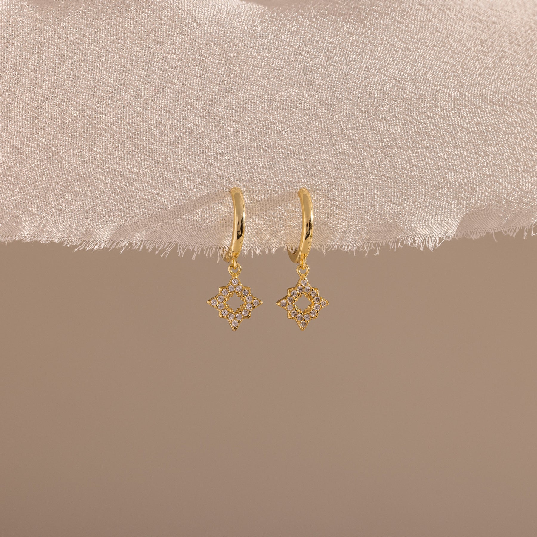 Brincos Star Hoops