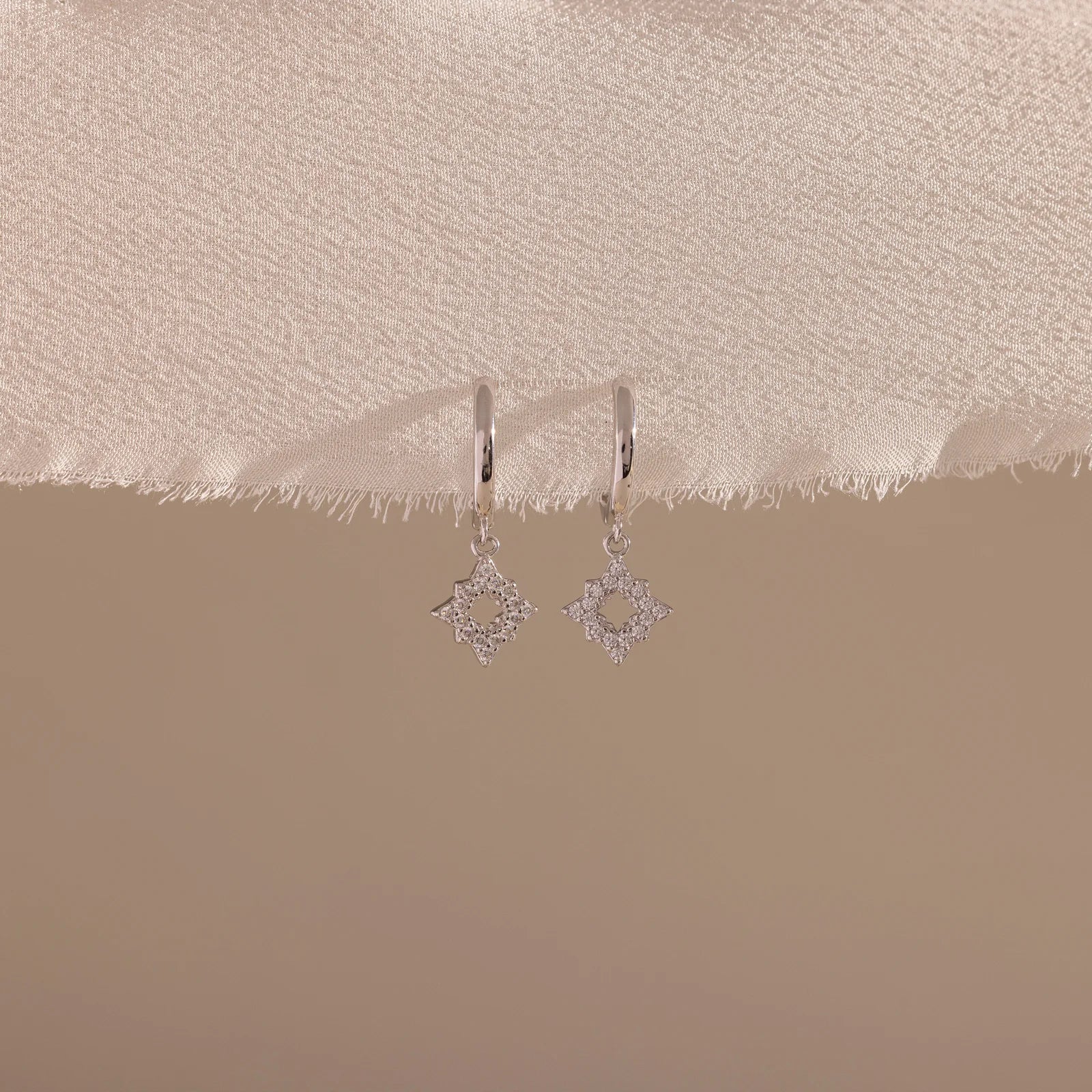 Brincos Star Hoops