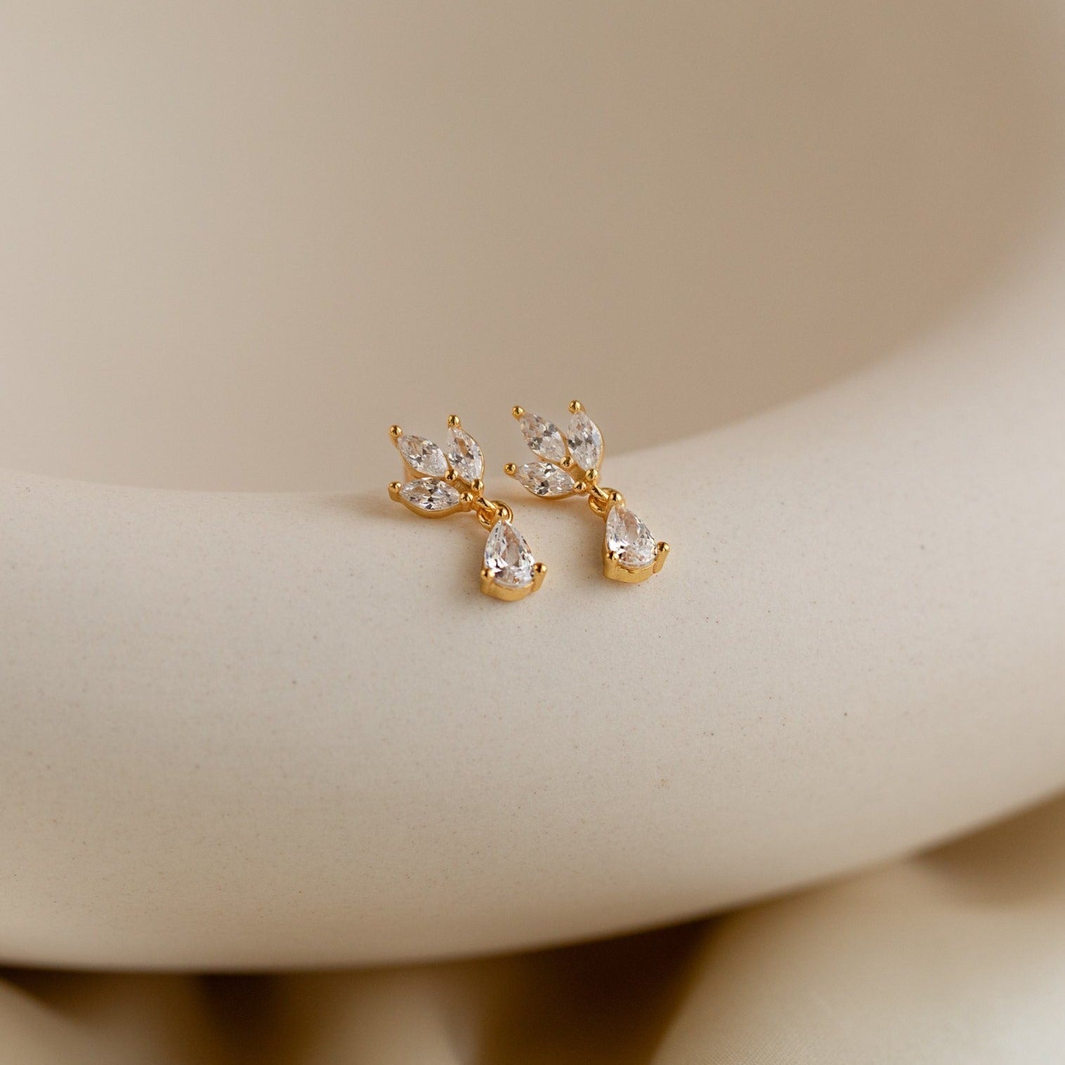 Brincos de diamante em formato de marquise