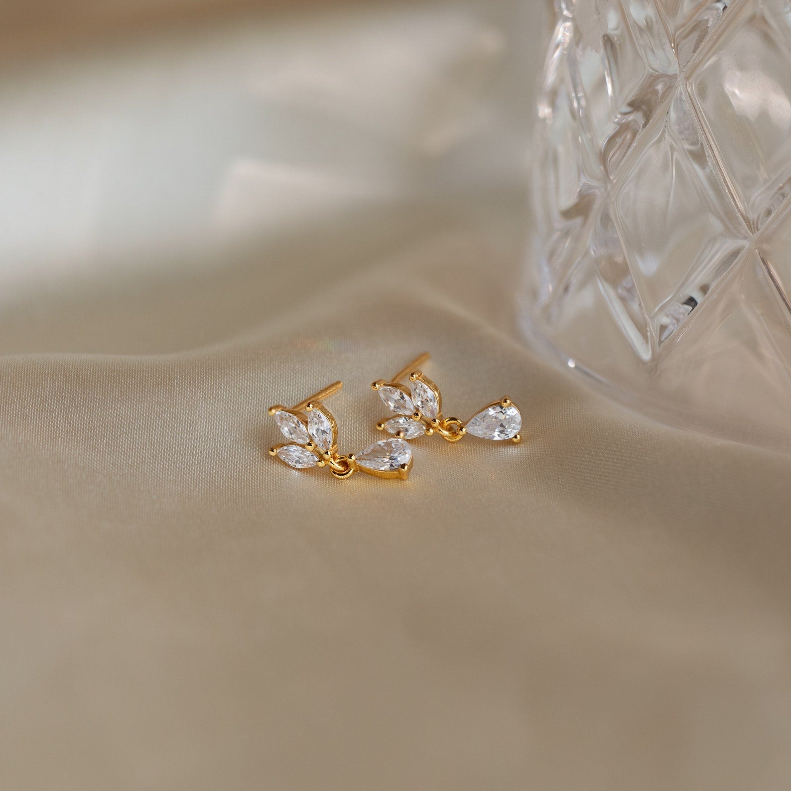 Brincos de diamante em formato de marquise