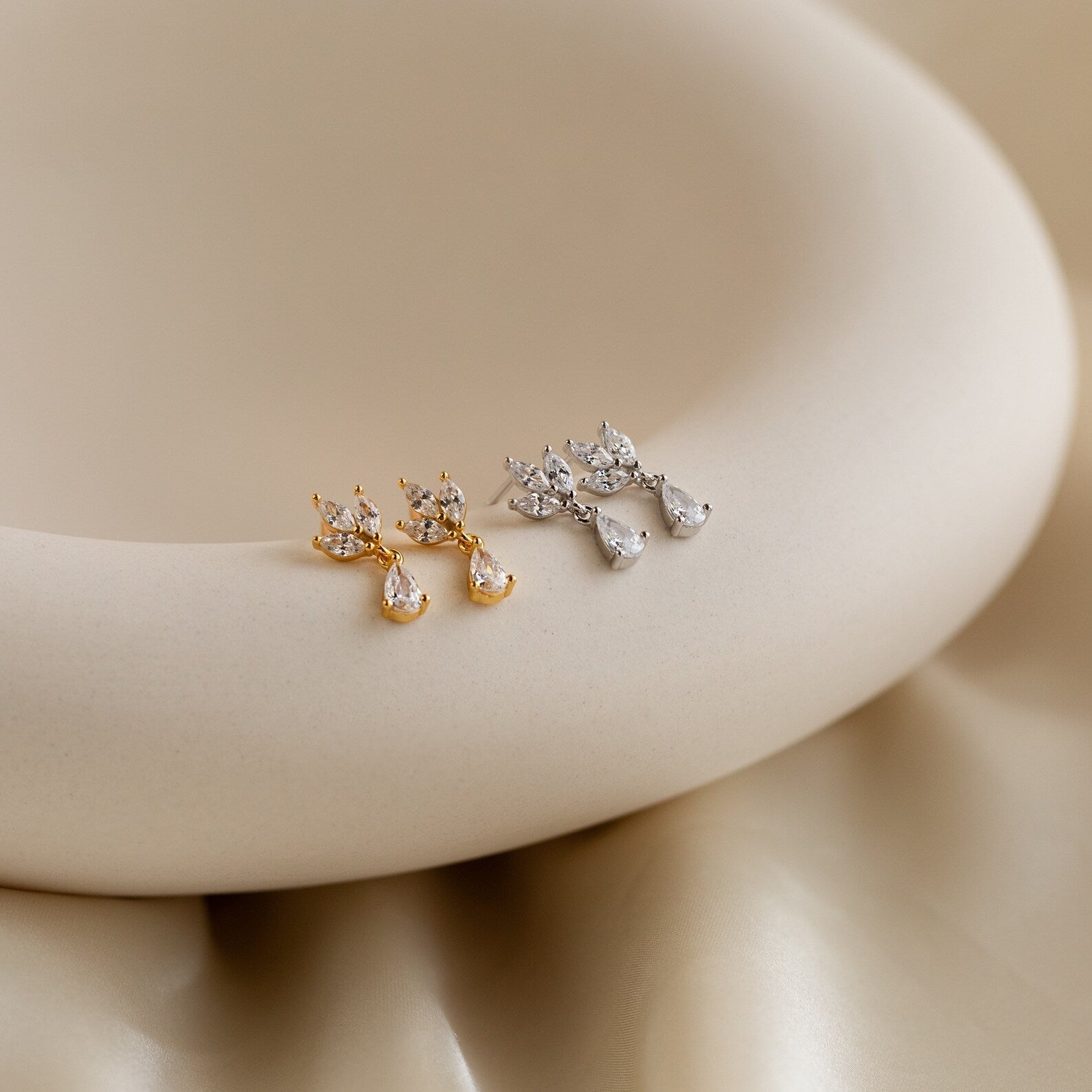 Brincos de diamante em formato de marquise