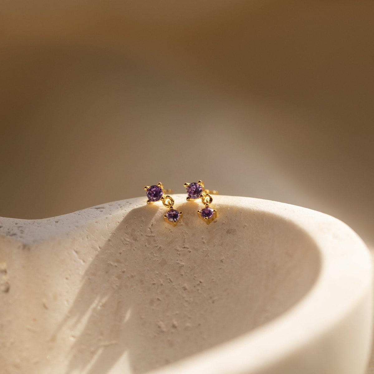 Brincos de gota com pedra de nascimento