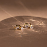 Brincos em formato de lágrima com diamantes e pérolas
