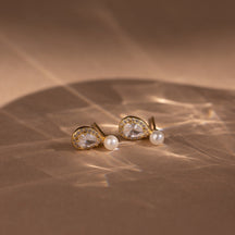 Brincos em formato de lágrima com diamantes e pérolas