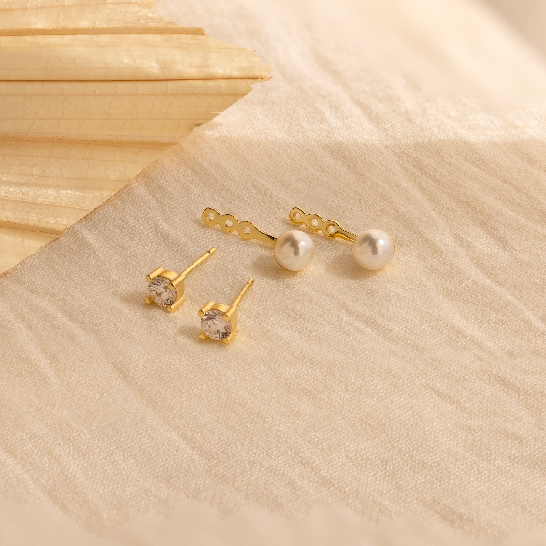 Brincos com pérolas e diamantes