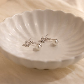Brincos com pérolas e diamantes