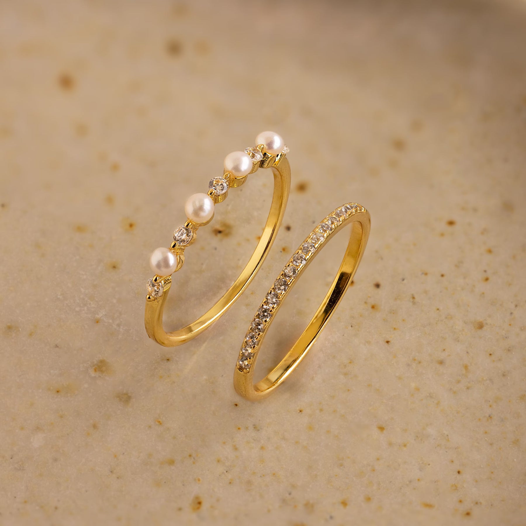 Conjunto de anéis empilháveis de pérolas Pave
