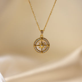 Colar Bússola de Pérolas Pavé