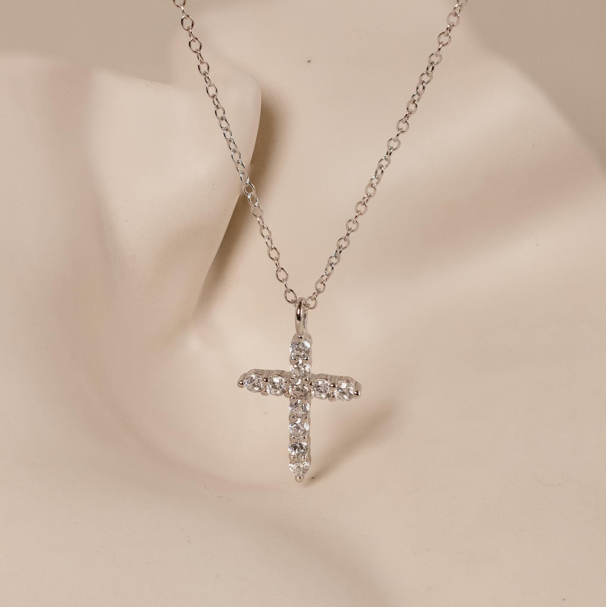 Colar Cruzado Pave