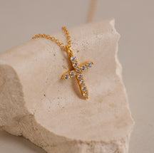 Colar Cruzado Pave