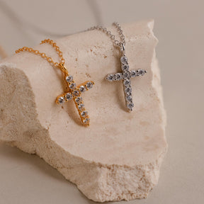 Colar Cruzado Pave