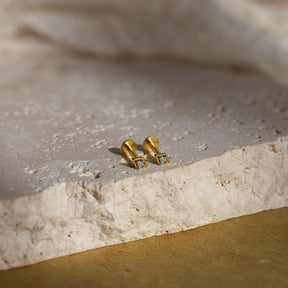 Brincos com pedras geométricas de nascimento
