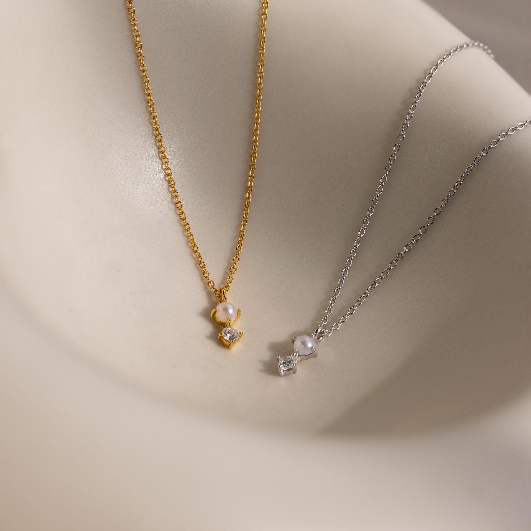 Colar de pérolas e diamantes Tiny Pearl