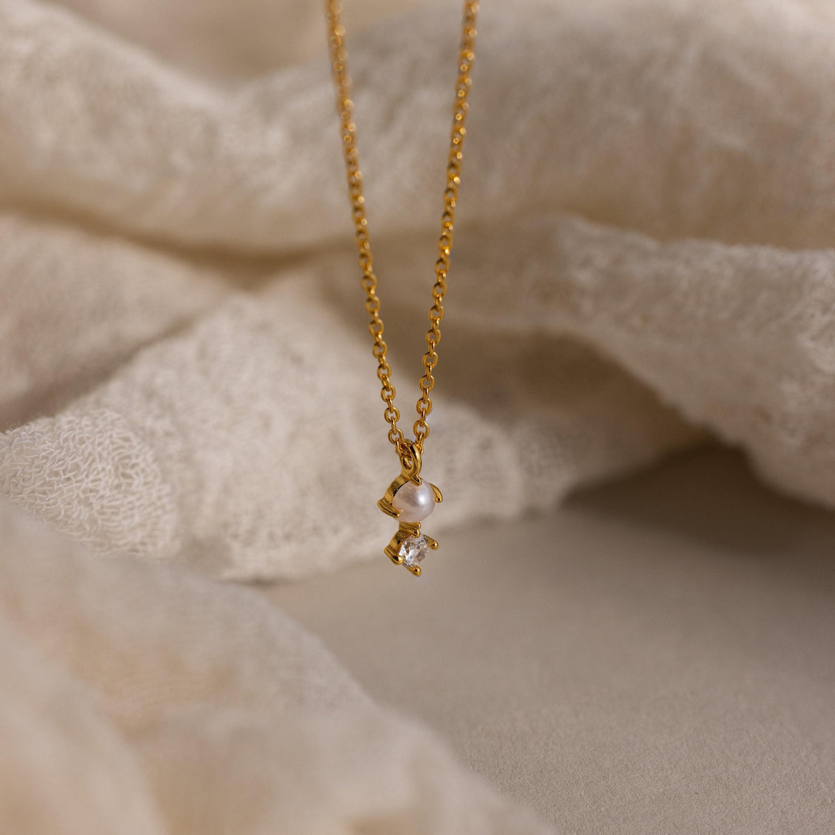 Colar de pérolas e diamantes Tiny Pearl