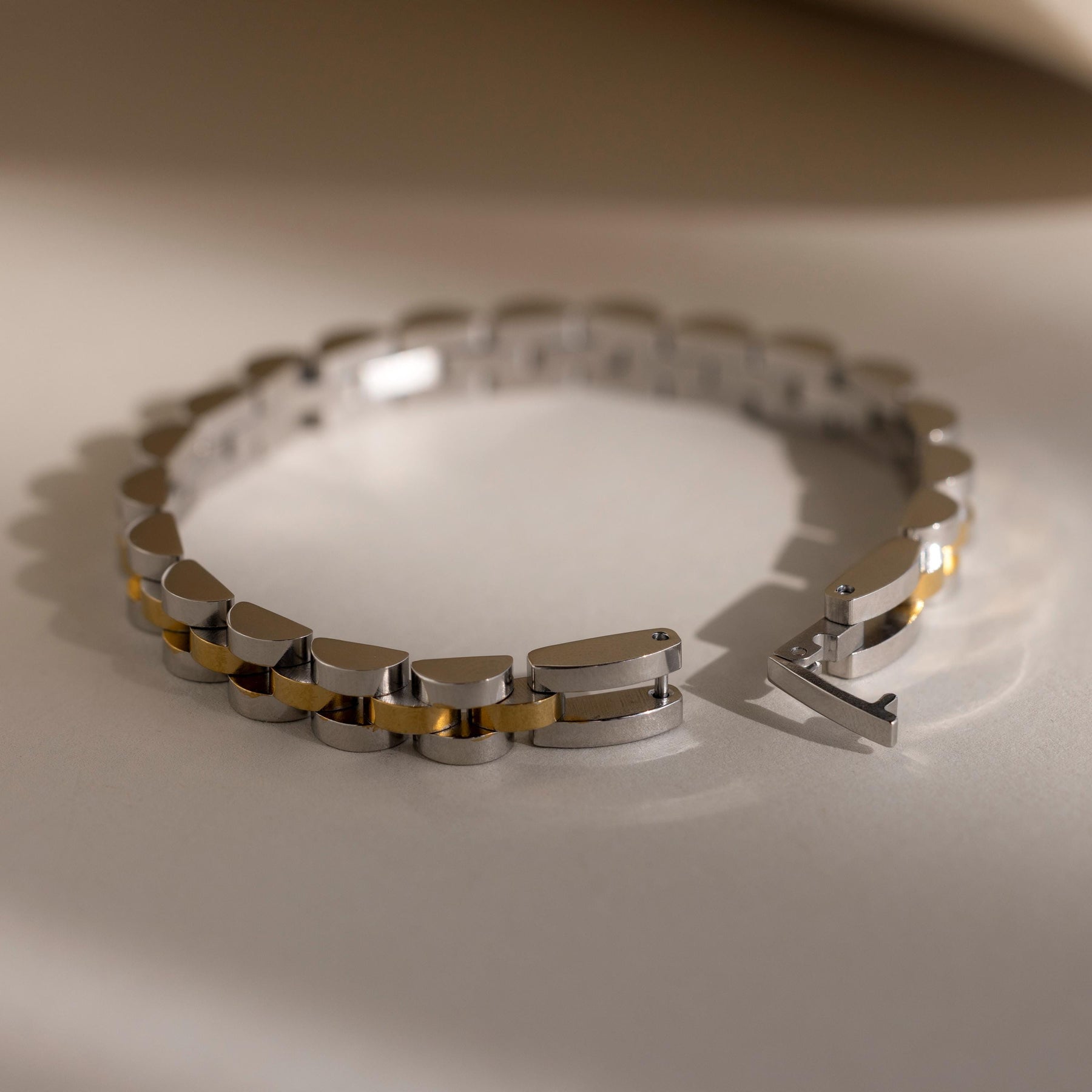 Pulseira de elos de metal misto