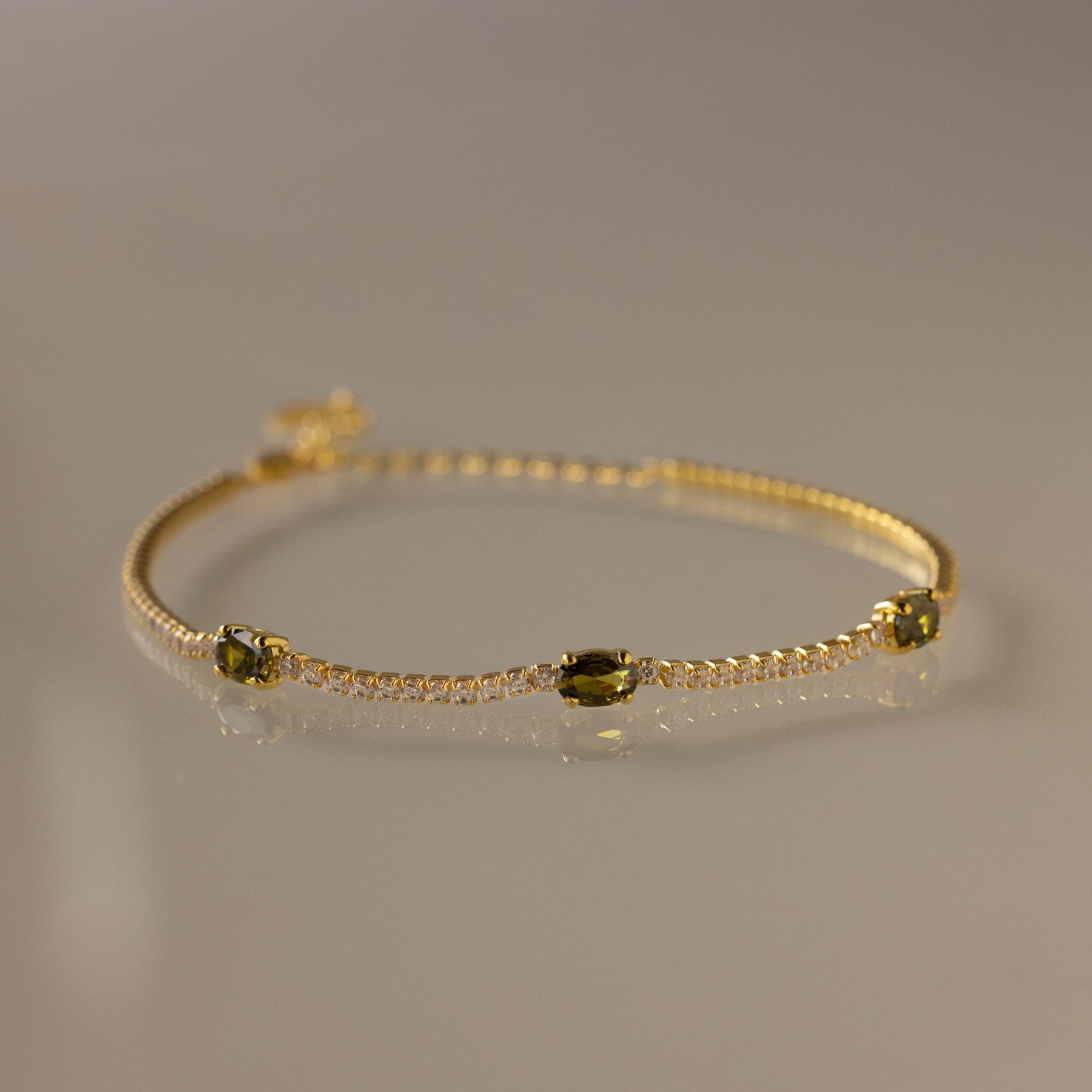 Pulseira com diamante e pedra de nascimento