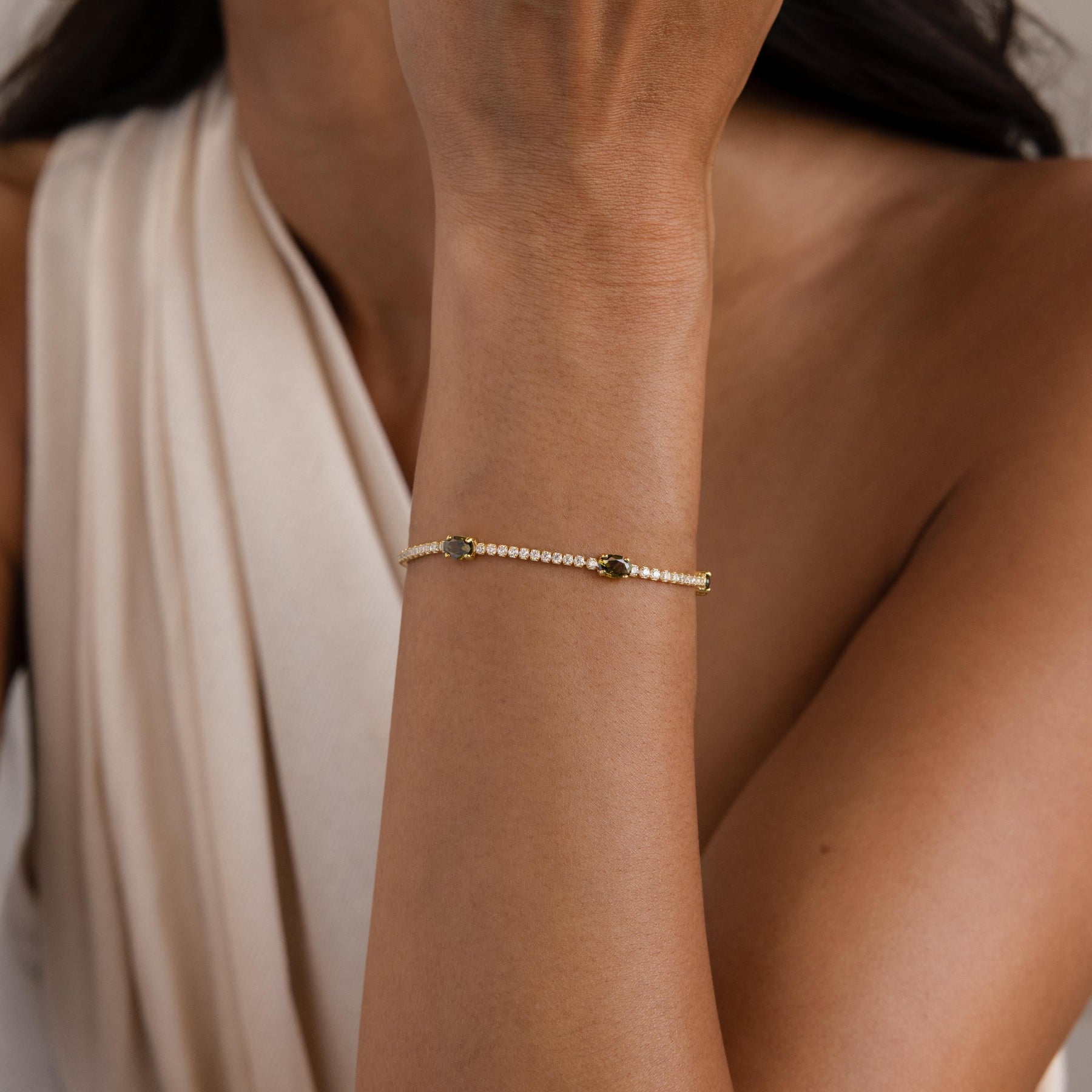 Pulseira com diamante e pedra de nascimento