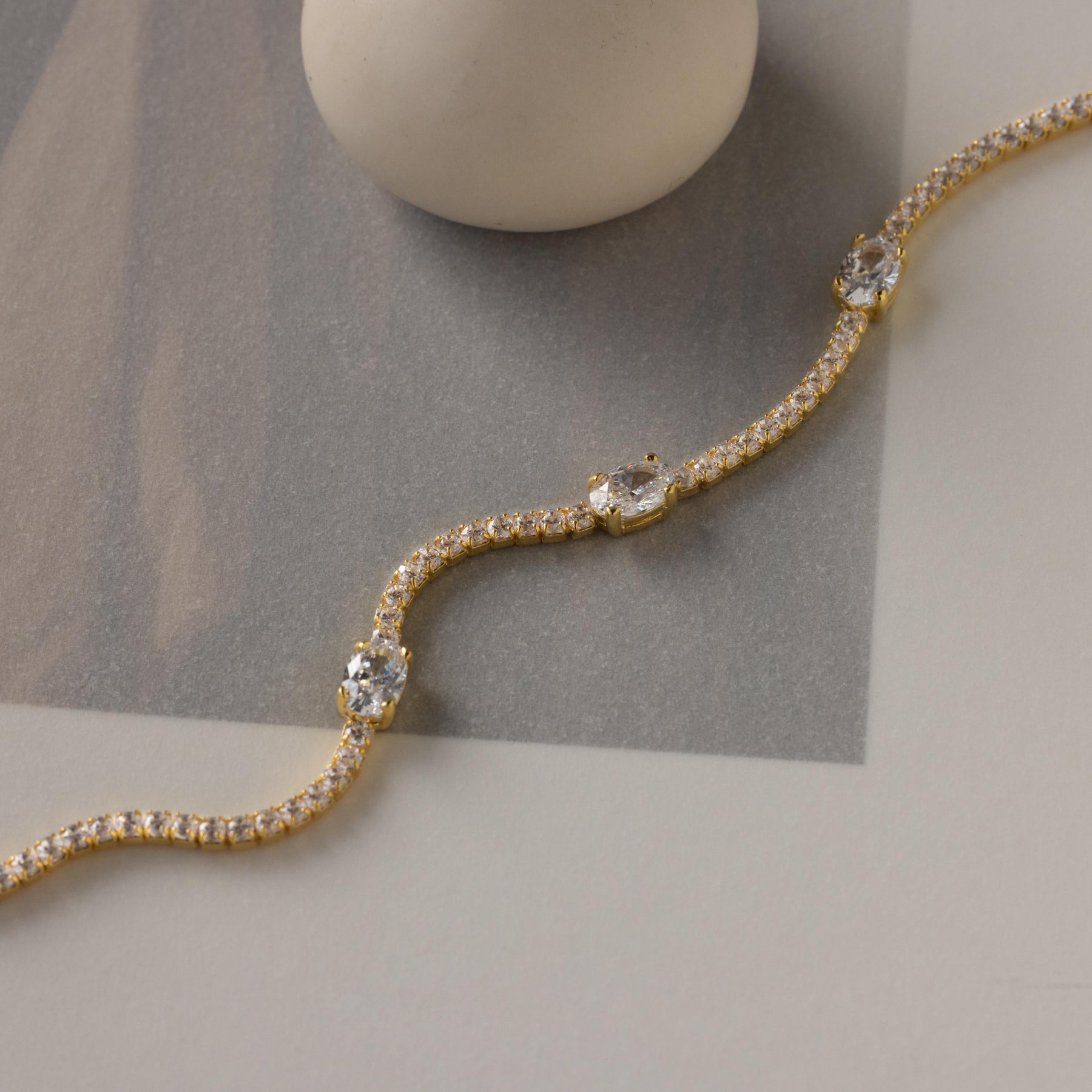 Pulseira com diamante e pedra de nascimento