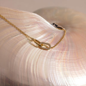 Pulseira com pingente de pavê